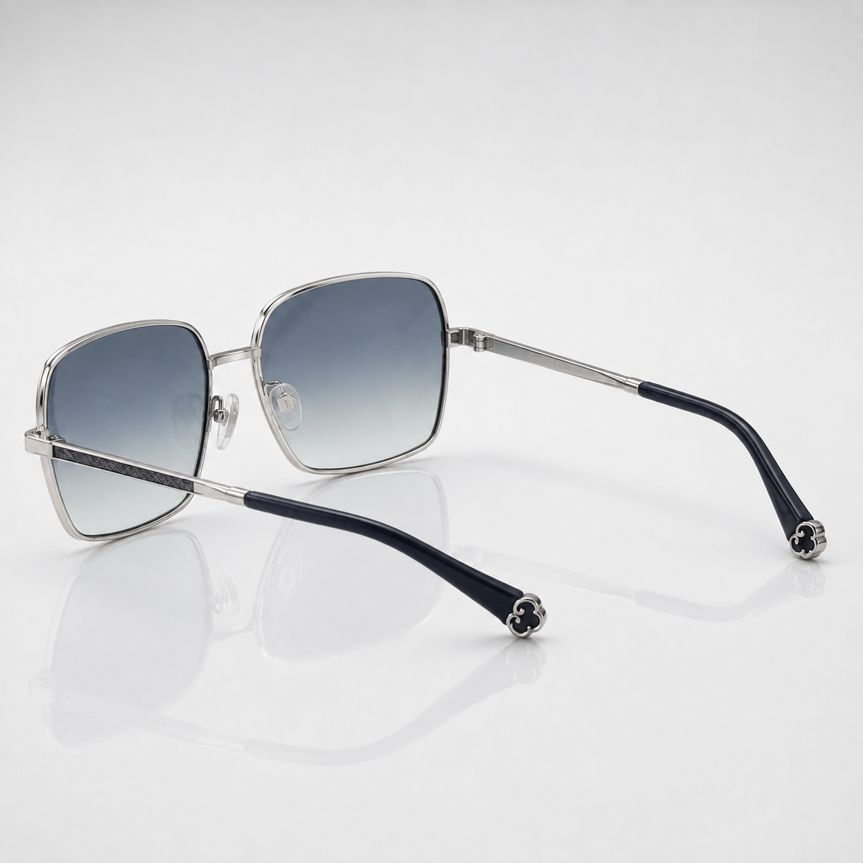 Vaelor – Premium Gradient Square Sunglasses